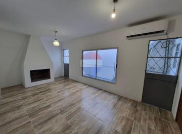 Casa · 77m² · 3 Ambientes · Alquiler Reducto Casa PH 2 Dorm.