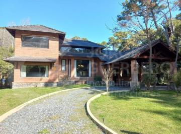 Casa · 1254m² · 4 Dormitorios · Casa - Carilo