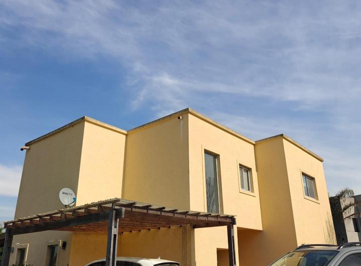 Casa · 165m² · 5 Ambientes · 4 Cocheras