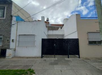 PH de 3 ambientes, La Matanza · Departamento PH en Alquiler de 3 Amb en Isidro Casanova Al Frente con Cochera y Terraza