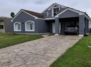 Casa · 300m² · 4 Ambientes · 5 Cocheras · Casa en Venta en Pilar