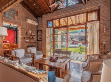 Casa · 260m² · 6 Ambientes · 1 Cochera · Venta Casa en Beccar con Jardin Parrilla y Pileta