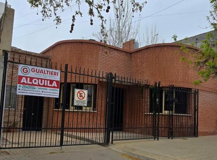 Casa · 4 Ambientes · 1 Cochera
