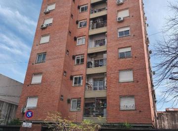 Departamento · 49m² · 3 Ambientes · 1 Cochera · 3 Ambientes en Edificio Torre con Cochera Fija