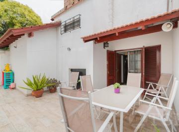 Casa · 148m² · 5 Ambientes · 2 Cocheras · Venta de Excelente Chalet con 3 Dorm. en Adrogue.
