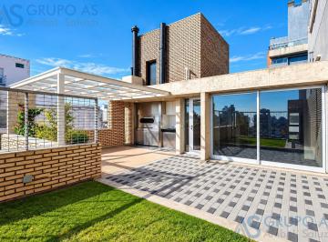 Departamento · 204m² · 5 Ambientes · 1 Cochera · Departamento Dúplex 4 Dorm. de Jerarquía