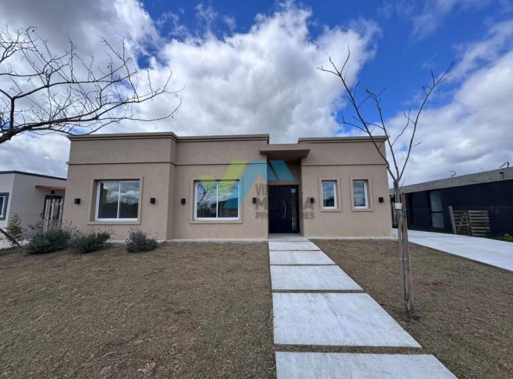 Casa · 154m² · 4 Ambientes · 1 Cochera