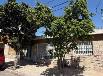 Casa de 5 ambientes, Córdoba · Venta - Casa de 2 Dorm. con Cochera y Patio.