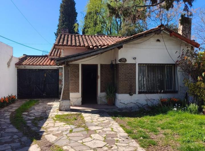 Casa · 215m² · 3 Ambientes · 4 Cocheras