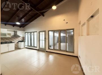 Casa · 67m² · 4 Ambientes · 2 Cocheras · Venta Casa de 4 Ambientes con Quincho y Cochera en Palomar