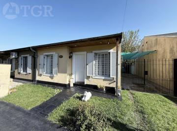 Casa · 70m² · 4 Ambientes · 2 Cocheras · Casa con Escritura, Galeria y Entrada Para Varios Autos – Altos de Podestá