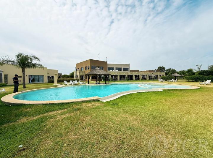 Terreno · 785m²