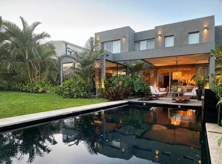 Casa · 210m² · 5 Ambientes