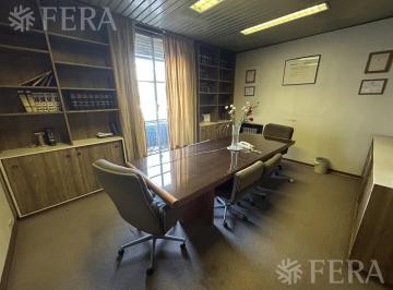 Oficina comercial · 50m² · 4 Ambientes · Alquiler de Oficina en Monserrat