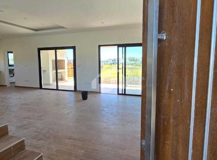 Casa · 163m² · 5 Ambientes · 2 Cocheras