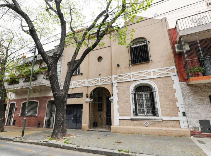 Casa · 200m² · 6 Ambientes · 1 Cochera