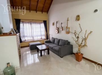 Casa · 231m² · 5 Ambientes · 2 Cocheras · Chalet 4 Ambientes
