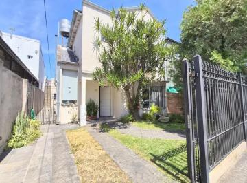 Casa · 159m² · 5 Ambientes · 1 Cochera · Venta de Casa en Villa Ballester. tres Dorm. con Cochera un Departamento de 2 Ambientes.