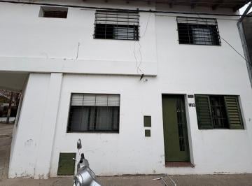 Casa · 126m² · 6 Ambientes · Casa en Venta en Arroyito, Tres Dorm.
