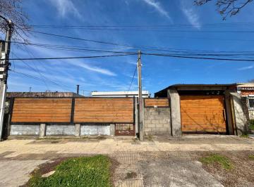Casa · 69m² · 4 Ambientes · 1 Cochera · Casa en Venta - 3 Dorm. y Garage