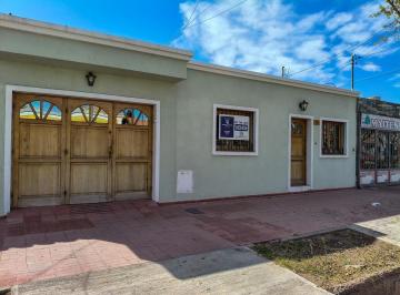 Casa · 154m² · 4 Ambientes · 2 Cocheras · Casa con Departamento en Venta B° San Ignacio Godoy Cruz con Tour Virtual