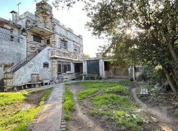 Casa · 171m² · 3 Ambientes · 1 Cochera · Terreno en Venta | Gran Lote | 274 m² | Esquina | Ideal Desarrollo