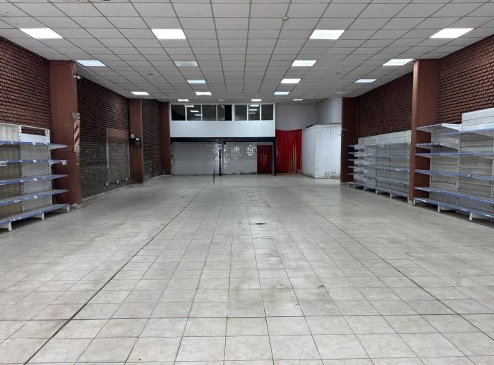 Local comercial · 807m²