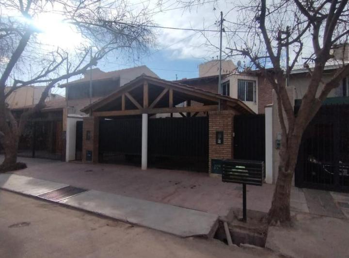 Casa · 4 Ambientes · 1 Cochera
