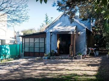 Casa · 394m² · 5 Ambientes · 1 Cochera · Villa Giardino, Casa de 2 Plantas en Barrio La Granja
