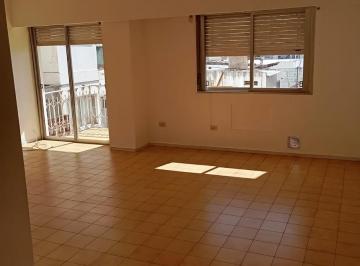 Departamento · 62m² · 3 Ambientes · Alquilo Departamento 2 Dor. a Mtrs Av Colon. B° Alberdi