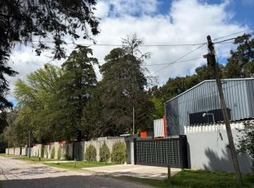 Bodega-Galpón · 180m² · Galpon Alquiler en Dos Plantas