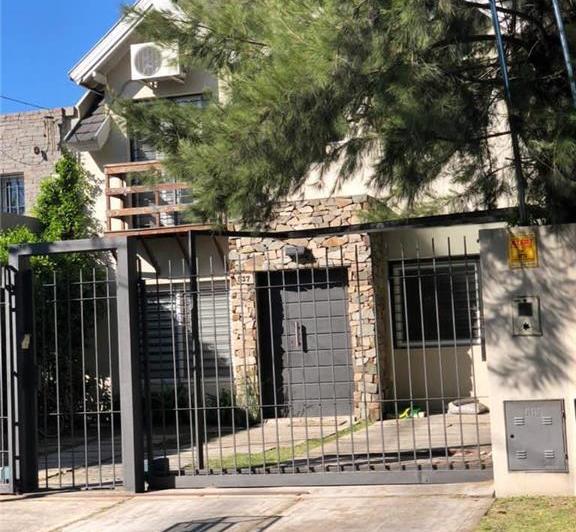 Casa · 180m² · 5 Ambientes