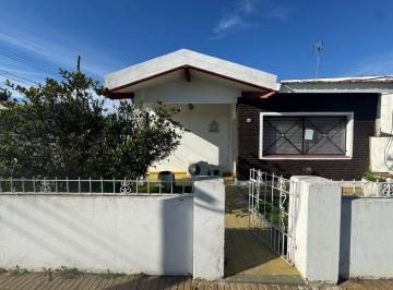 Casa · 120m² · 4 Ambientes · Casa de 4 Ambientes en Venta en Ezpeleta Este