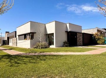 Casa de 6 ambientes, Mayor Drummond · Grupo Gres Vende Hermosa Casa en El Barrio Milcayac