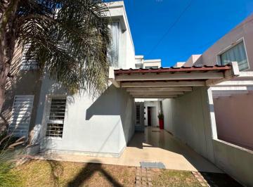 Casa · 150m² · 3 Ambientes · 1 Cochera · Casa - Los Boulevares
