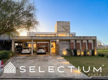 Casa · 222m² · 9 Ambientes · 2 Cocheras · Casa de Categoría en Siete Soles | 600 m² | Master Suite | Balcones | Pileta | Quincho