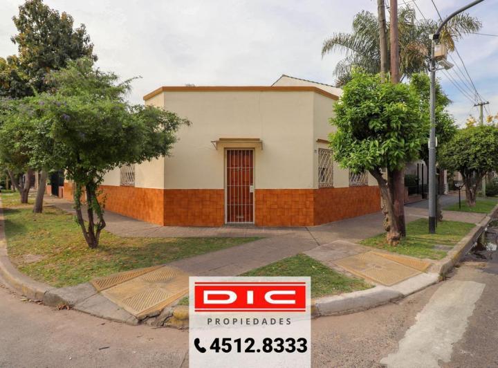 Casa · 152m² · 6 Ambientes · 2 Cocheras
