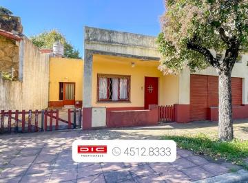 Casa · 96m² · 3 Ambientes · 1 Cochera · Casa 2 Dorm. Venta - Carapachay
