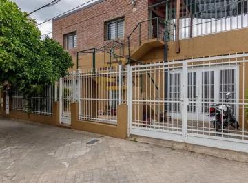 Casa de 5 ambientes, Rosario · 2 Casas en Una. Para 2 Familias. Apta Crédito. Vivir en Una y Alquilar