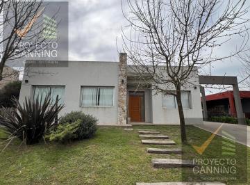 Casa · 153m² · 4 Ambientes · Casa en Alquiler Canning Barrio Santa Rita
