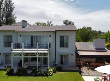Casa · 1250m² · 6 Ambientes · 2 Cocheras · Alquiler Temporario en Martindale Country Club
