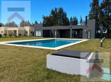 Casa · 162m² · 5 Ambientes · 1 Cochera · Casa de 5 Ambientes con Jardín y Piscina en Alquiler, Barrio Privado Fincas del Alba, Canning, Pba