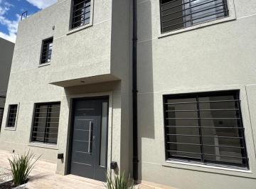 Departamento · 80m² · 3 Ambientes · 1 Cochera · Duplex a Estrenar en Llavallol, Excelente Ubicación.