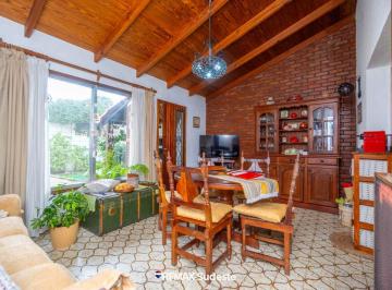 Casa · 100m² · 3 Ambientes · 1 Cochera · Casa en Venta Centro Punta Alta