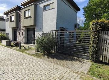 Casa · 82m² · 3 Ambientes · 2 Cocheras · Duplex en Alquiler en Jose Hernández de 2 Dorm. en Barrio Semi Cerrado en Complejo Mirasoles