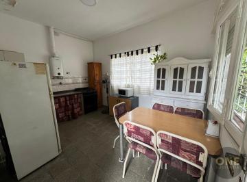 Casa · 118m² · 4 Ambientes · Casa con Lote Propio en Banfield Este