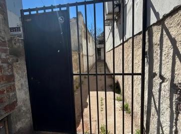 Casa de 3 ambientes, La Matanza · Casa Al Fondo por Pasillo, San Justo