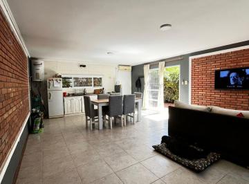Casa · 95m² · 3 Ambientes · Casa en Venta - 2 Dorm. 2 Baños - Parque Sicardi.