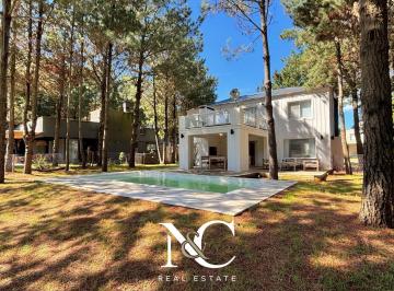 Casa · 200m² · 6 Ambientes · Casa en Venta de 6 Ambientes en Costa Esmeralda