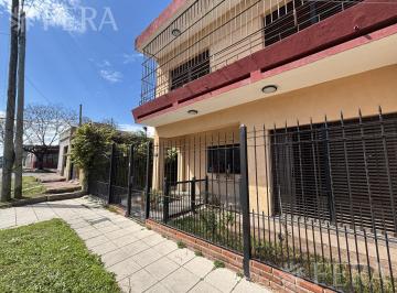 Casa · 83m² · 3 Ambientes · 3 Cocheras · Alquiler Casa 3 Ambientes con Patio y Cochera en Bernal
